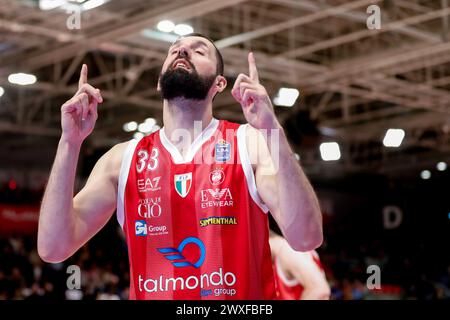 Reggio Emilia, Italie. 30 mars 2024. Nikola Mirotic (Olimpia Milano) pendant UNAHOTELS Reggio Emilia vs EA7 Emporio Armani Milano, match italien de basket-ball Serie A à Reggio Emilia, Italie, mars 30 2024 crédit : Agence photo indépendante/Alamy Live News Banque D'Images