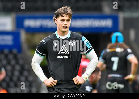 Swansea, pays de Galles. 30 mars 2024. Jack Walsh des Ospreys lors du match de la 13e ronde de l'United Rugby Championship (URC) opposant les Ospreys aux Emirates Lions au stade Swansea.com de Swansea, pays de Galles, Royaume-Uni, le 30 mars 2024. Crédit : Duncan Thomas/Majestic Media. Banque D'Images