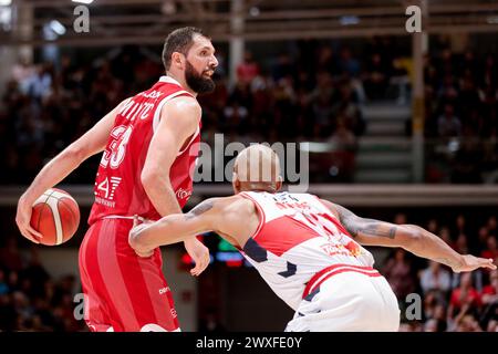 Reggio Emilia, Italie. 30 mars 2024. Nikola Mirotic (Olimpia Milano) pendant UNAHOTELS Reggio Emilia vs EA7 Emporio Armani Milano, match italien de basket-ball Serie A à Reggio Emilia, Italie, mars 30 2024 crédit : Agence photo indépendante/Alamy Live News Banque D'Images