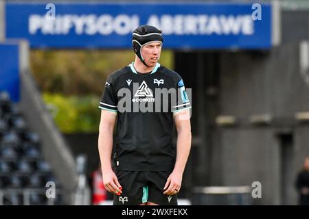 Swansea, pays de Galles. 30 mars 2024. Adam Beard of Ospreys lors du match de la 13e ronde de l'United Rugby Championship (URC) entre Ospreys et Emirates Lions au stade Swansea.com de Swansea, pays de Galles, Royaume-Uni, le 30 mars 2024. Crédit : Duncan Thomas/Majestic Media. Banque D'Images