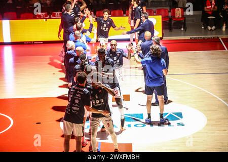 Reggio Emilia, Italie. 30 mars 2024. Unahotels Reggio Emilia pendant UNAHOTELS Reggio Emilia vs EA7 Emporio Armani Milano, Italian Basketball Serie A match à Reggio Emilia, Italie, mars 30 2024 crédit : Agence photo indépendante/Alamy Live News Banque D'Images