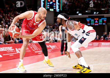 Reggio Emilia, Italie. 30 mars 2024. Shavon Shields (Olimpia Milano) pendant UNAHOTELS Reggio Emilia vs EA7 Emporio Armani Milano, match italien de basket-ball Serie A à Reggio Emilia, Italie, mars 30 2024 crédit : Agence photo indépendante/Alamy Live News Banque D'Images