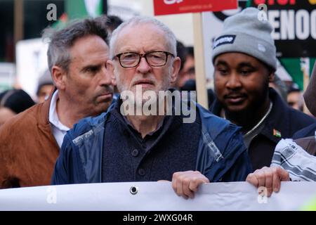 Londres, Royaume-Uni, 30 mars 2024. La onzième Marche nationale pour la Palestine Journée de la terre comemmorée. La manifestation a commencé à Russell Square, se terminant à Trafalgar Square, et a été suivie par plus de 100 000 personnes appelant à un cessez-le-feu permanent à la guerre Israël-Hamas. Crédit : onzième heure photographie/Alamy Live News Banque D'Images