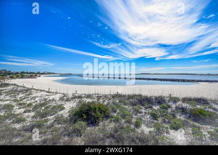 'Pure Delight : at préparé Andrews State Park, même la piscine pour enfants partage la splendeur des eaux bleu émeraude, du sable blanc, et un ciel bleu brillant, offe Banque D'Images