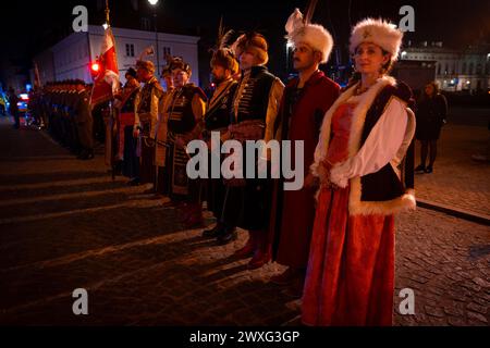 Varsovie, Pologne. 30 mars 2024. Les participants aux unifomrs cosaques traditionnels sont vus lors de la procession de Pâques à Varsovie, Pologne, le 30 mars 2024. Pâques est l'une des fêtes les plus importantes dans le pays majoritairement catholique et est célébrée par les familles conservatrices et les familles modernes. (Photo de Jaap Arriens/Sipa USA) crédit : Sipa USA/Alamy Live News Banque D'Images