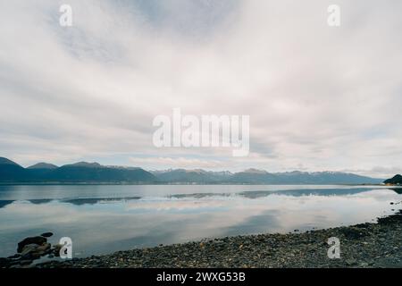 Ushuaia, Argentine - 2 décembre 2023 bateaux de pêche rustiques garés au port de puerto almanza,. Photo de haute qualité Banque D'Images