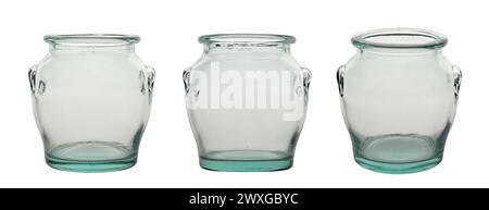 Collection de pots de cuisine en verre vides pour le stockage de nourriture en vrac isolé sur fond blanc. Le fichier contient un chemin de détourage. Profondeur de champ totale. Banque D'Images