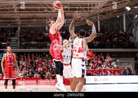 Reggio Emilia, Italie. 30 mars 2024. Nicolo Melli (Olimpia Milano) pendant UNAHOTELS Reggio Emilia vs EA7 Emporio Armani Milano, match italien de basket-ball Serie A à Reggio Emilia, Italie, mars 30 2024 crédit : Agence photo indépendante/Alamy Live News Banque D'Images