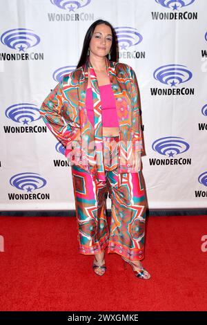 Sara Tomko beim Photocall zur SyFy-Serie Resident Alien auf der WonderCon 2024 im Anaheim Convention Center. Anaheim, 30.03.2024 *** Sara Tomko à la photocall pour la série SyFy Resident Alien à la WonderCon 2024 au Anaheim Convention Center Anaheim, 30 03 2024 Foto:xD.xStarbuckx/xFuturexImagex wondercon 4438 Banque D'Images