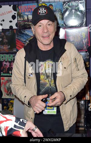 Bruce Dickinson von Iron Maiden auf der WonderCon 2024 im Anaheim Convention Center. Anaheim, 30.03.2024 *** Bruce Dickinson de Iron Maiden à la WonderCon 2024 au Anaheim Convention Center Anaheim, 30 03 2024 Foto:xD.xStarbuckx/xFuturexImagex wondercon 4440 Banque D'Images