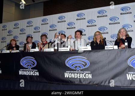 Brooke Keesling, Mike Hollingsworth, Alex Salyer, Vlas Parlapanides, Charley Parlapanides, Monica Mitchell und Amy Winfrey beim Monsters of Adult animation Panel auf der WonderCon 2024 im Anaheim Convention Center. Anaheim, 30.03.2024 *** Brooke Keesling, Mike Hollingsworth, Alex Salyer, Vlas Parlapanides, Charley Parlapanides, Monica Mitchell et Amy Winfrey au panel Monsters of Adult animation à la WonderCon 2024 au Anaheim Convention Center Anaheim, 30 03 2024 Foto:xD.xStarbuckx/xFuturexImagex wondercon 4449 Banque D'Images