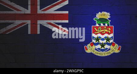 Drapeau des îles Caïmans peint sur un mur de cendre. Banque D'Images