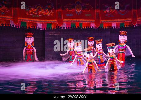 Spectacle traditionnel de marionnettes aquatiques à Hanoi, Vietnam Banque D'Images