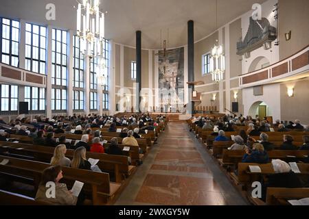 Munich, Allemagne. 31 mars 2024. Un service protestant aura lieu en parfait Église de Matthieu dans la capitale de l'État le dimanche de Pâques. Crédit : Felix Hörhager/dpa/Alamy Live News Banque D'Images