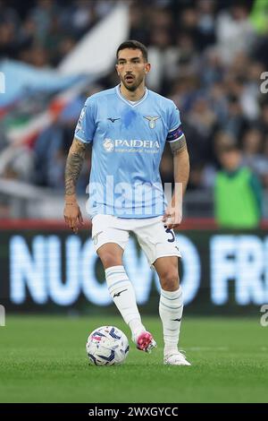 LazioÕs le milieu de terrain italien Danilo Cataldi contrôle le ballon lors du match de football Serie A entre le SS Lazio et la Juventus au stade Olimpico Roma, au centre de l'Italie, le 30 mars 2024. Banque D'Images