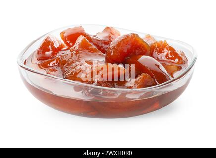 Confiture de coings dans un bol en verre isolé sur blanc Banque D'Images