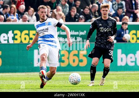 Zwolle, pays-Bas. 31 mars 2024. ZWOLLE, PAYS-BAS - MARS 31 : Carlos Forbs de l'AFC Ajax court avec le ballon lors du match néerlandais Eredivisie entre PEC Zwolle et l'AFC Ajax au stade MAC³PARK le 31 mars 2024 à Zwolle, pays-Bas. (Photo de Peter Lous/Orange Pictures) crédit : Orange pics BV/Alamy Live News Banque D'Images