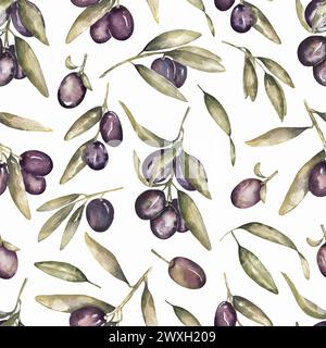 Motif sans couture de branche d'olivier à l'aquarelle. Texture florale dessinée à la main avec des éléments naturels : olives noires, feuilles de papier répétitif. Banque D'Images