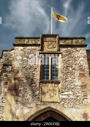 La porte d'entrée du Musée de Somerset, logé dans les murs du château historique de Taunton sur Castle Green, Taunton, Somerset, Angleterre. Banque D'Images