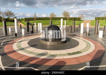 The Milton Keynes Rose - sculpture et site pour des événements commémoratifs et communautaires, à Campbell Park, Milton Keynes, Royaume-Uni Banque D'Images