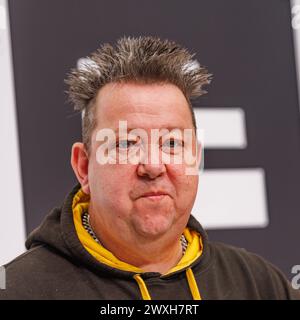 Sebastian Krumbiegel Die Prinzen am Messestand von Deutschlandfunk Kultur Porträt, Einzelbild, 22.03.2024, Leipzig Deutschland, événement, Leipziger Buchmesse und Manga-Comic-Con 2024 *** Sebastian Krumbiegel Die Prinzen sur le stand Deutschlandfunk Kultur Portrait, image unique, 22 03 2024, Leipzig Allemagne , événement, foire du livre de Leipzig et Manga Comic Con 2024 xprx Banque D'Images