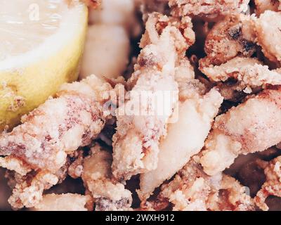 Assiette de fruits de mer avec tranche de citron Banque D'Images