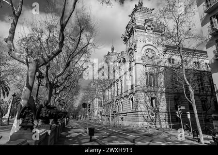 Barcelone, Espagne - 10 février 2022: Palau de Justicia, la haute Cour de justice de Catalogne est la plus haute instance judiciaire de la Banque D'Images