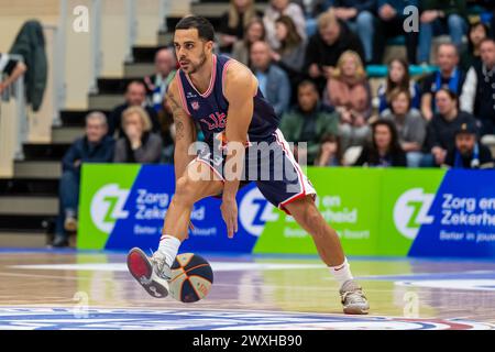 LEIDEN, PAYS-BAS - MARS 30 : Engel Rodriguez de RSW Liege basket en action lors du BNXT League Elite Gold match opposant Zorg en Zekerheid Leiden Banque D'Images