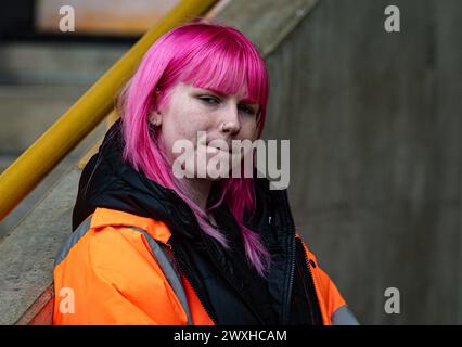 31 mars 2024 ; stade Molineux, Wolverhampton, West Midlands, Angleterre; FA Womens League Cup final Football, Arsenal contre Chelsea ; Un steward attend l'arrivée des fans Banque D'Images