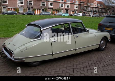 Citroën DS 20 car à Amsterdam pays-Bas 29-3-2024 Banque D'Images