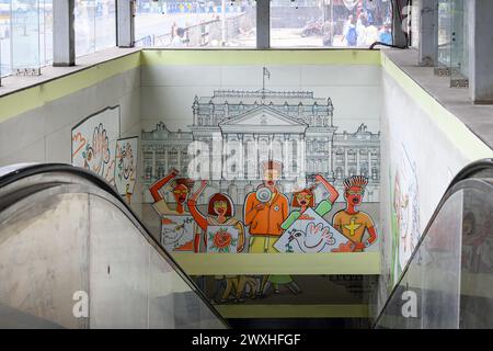 Vue de la station de métro Mahakaran sur le couloir de métro est-Ouest, qui fait partie de la ligne verte du métro Kolkata. Bengale occidental, Inde, le 19 mars 2 Banque D'Images