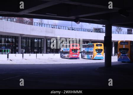 Stockport Angleterre Royaume-Uni 24 mars 2024 la gare routière de Stockport City Centre fait partie d'un nouvel échangeur de transport. L'échangeur a ouvert ses portes au public en mars 2024 ©GED Noonan/Alamy Banque D'Images