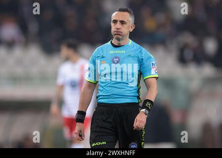 Turin, Italie. 30 mars 2024. L'arbitre Gianluca Aureliano réagit lors du match de Serie A au Stadio Grande Torino, Turin. Le crédit photo devrait se lire : Jonathan Moscrop/Sportimage crédit : Sportimage Ltd/Alamy Live News Banque D'Images