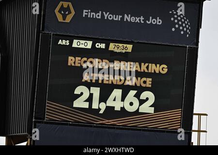 Le grand écran montre la présence lors du match final de la FA Women's League Cup Arsenal Women vs Chelsea FC Women à Molineux, Wolverhampton, Royaume-Uni, le 31 mars 2024 (photo de Cody Froggatt/News images) Banque D'Images