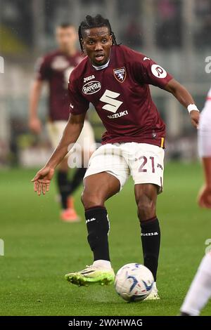 Turin, Italie. 18 mars 2024. David Okereke de Torino contrôle le ballon lors du match de football Serie A entre Torino et Monza au Stadio Olimpico Grande Torino à Turin, dans le nord-ouest de l'Italie - samedi 30 mars 2024. Sport - Soccer . (Photo Alberto Gandolfo/LaPresse) crédit : LaPresse/Alamy Live News Banque D'Images