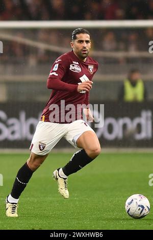 Turin, Italie. 18 mars 2024. Ricardo Rodriguez de Turin contrôle le ballon lors du match de football Serie A entre Torino et Monza au Stadio Olimpico Grande Torino à Turin, dans le nord-ouest de l'Italie - samedi 30 mars 2024. Sport - Soccer . (Photo Alberto Gandolfo/LaPresse) crédit : LaPresse/Alamy Live News Banque D'Images