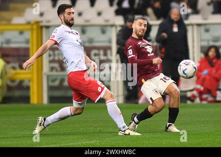 Turin, Italie. 18 mars 2024. Roberto Gagliardini de Monza et Nikola Vlasic de Torino lors du match de Serie A entre Torino et Monza au Stadio Olimpico Grande Torino à Turin, dans le nord-ouest de l'Italie - samedi 30 mars 2024. Sport - Soccer . (Photo Alberto Gandolfo/LaPresse) crédit : LaPresse/Alamy Live News Banque D'Images