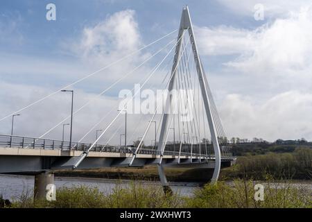 Le Northern Spire Bridge au-dessus de la rivière Wear, à Sunderland, Royaume-Uni, entre Castletown au nord et Pallion sur la rive sud. Banque D'Images