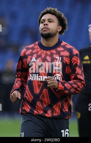 Rome, Italie. 30 mars 2024. Weston McKennie de la Juventus s'échauffe avant le championnat italien Serie A match de football entre le SS Lazio et le Juventus FC le 30 mars 2024 au Stadio Olimpico à Rome, Italie - photo Federico Proietti/DPPI crédit : DPPI Media/Alamy Live News Banque D'Images