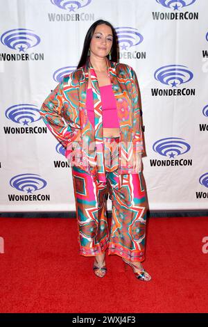 Sara Tomko beim Photocall zur SyFy-Serie 'Resident Alien' auf der WonderCon 2024 im Anaheim Convention Center. Anaheim, 30.03.2024 Banque D'Images