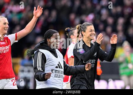 Wolverhampton, Royaume-Uni. 31 mars 2024. Les joueuses d'Arsenal célèbrent leur victoire en FA Women's League Cup après le match final de la FA Women's League Cup Arsenal Women vs Chelsea FC Women à Molineux, Wolverhampton, Royaume-Uni, le 31 mars 2024 (photo par Cody Froggatt/News images) à Wolverhampton, Royaume-Uni, le 31/03/2024. (Photo de Cody Froggatt/News images/Sipa USA) crédit : Sipa USA/Alamy Live News Banque D'Images