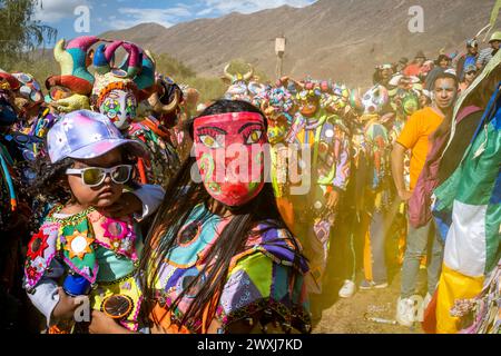 Les gens de la région vêtus de costumes du Diable participent au Carnaval annuel à Tilcara, dans la province de Jujuy, en Argentine. Banque D'Images