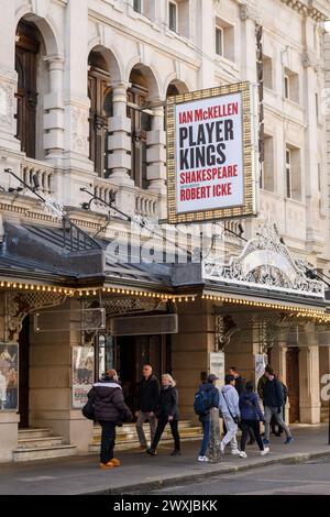 Noël Coward Theatre, St Martin's Lane, Londres, montrant Player Kings, une version de Henry IV de Shakespeare avec les acteurs Ian McKellen et Robert Icke. Banque D'Images