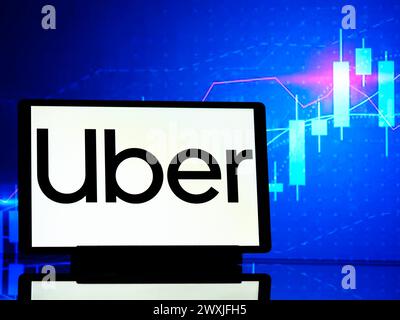 Dans cette illustration photo, le logo Uber technologies Inc. est affiché sur une tablette. Banque D'Images