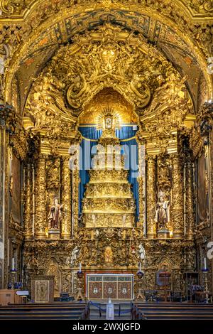 L'autel à l'intérieur de l'église Igreja dos Carmelitas, Porto, Portugal Banque D'Images