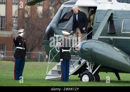 Washington, États-Unis. 31 mars 2024. Le président américain Joe Biden revient à Washington, DC via Fort Lesley J. McNair, à Washington, DC, après avoir passé le week-end de Pâques à Camp David, le 31 mars 2024 crédit : Chris Kleponis/Pool via CNP crédit : Abaca Press/Alamy Live News Banque D'Images