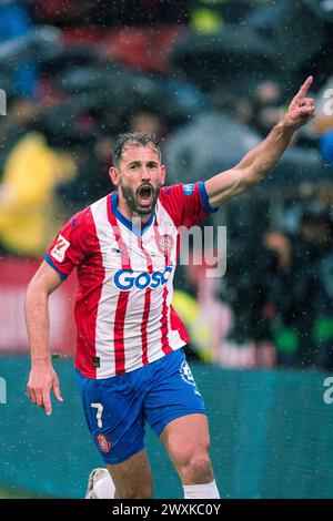 Gérone, Espagne. 31 mars 2024. Cristhian Stuani du Girona FC célèbre le troisième score de l'équipe lors du match de football de la ligue espagnole (la Liga) entre le Girona FC et le Real Betis au stade Montilivi, Gérone, Espagne, le 31 mars 2024. Crédit : Joan Gosa/Xinhua/Alamy Live News Banque D'Images