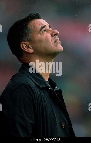 Gérone, Espagne. 31 mars 2024. Michel, entraîneur-chef du Girona FC, réagit lors du match de football de la ligue espagnole (la Liga) entre le Girona FC et le Real Betis au stade Montilivi, Gérone, Espagne, le 31 mars 2024. Crédit : Joan Gosa/Xinhua/Alamy Live News Banque D'Images