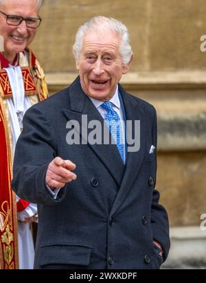 Windsor, Angleterre. ROYAUME-UNI. 31 mars 2024. Le roi Charles Ill assiste au service traditionnel de Pâques à la chapelle St George, au château de Windsor. Crédit : Anwar Hussein/Alamy Live News Banque D'Images