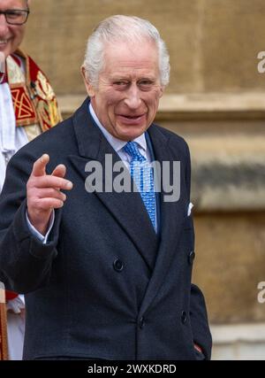 Windsor, Angleterre. ROYAUME-UNI. 31 mars 2024. Le roi Charles Ill assiste au service traditionnel de Pâques à la chapelle St George, au château de Windsor. Crédit : Anwar Hussein/Alamy Live News Banque D'Images